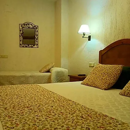 Hotel Decerca Prádena